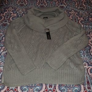 *NWT* Sparkly Grey Crowlneck Sweater